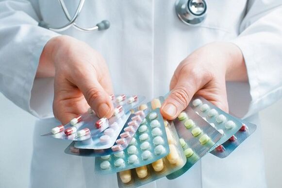 medikuak prostatitisaren aurkako antibiotikoak aukeratzen ditu