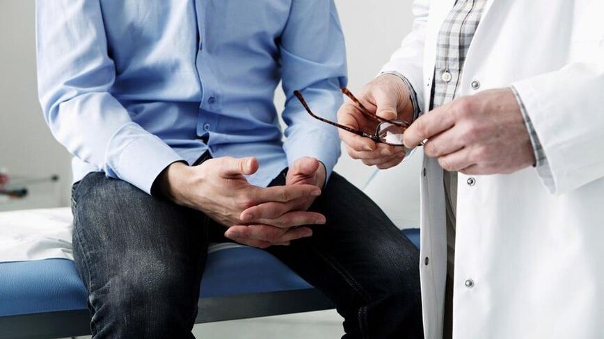 medikua eta prostatitisa duen pazientea